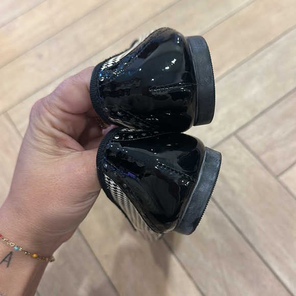 Salvatore Ferragamo Houndstooth Flats - Picture 4 of 4